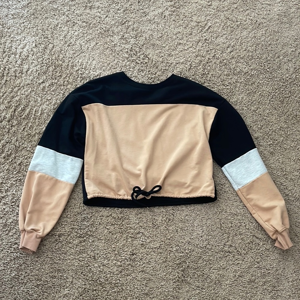 Cute cropped sweat shirt!